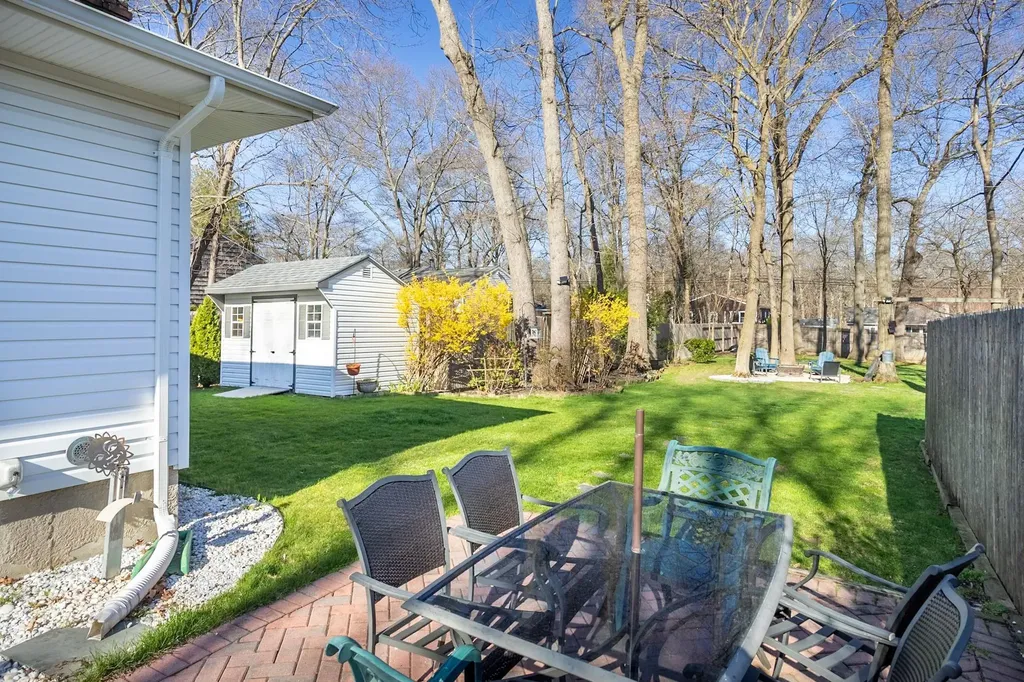 93 Wauwepex Trail Ridge NY 11961