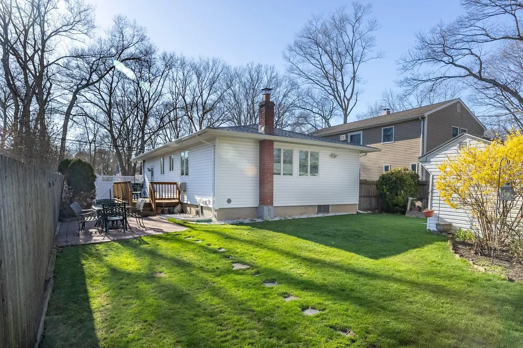 93 Wauwepex Trail Ridge NY 11961