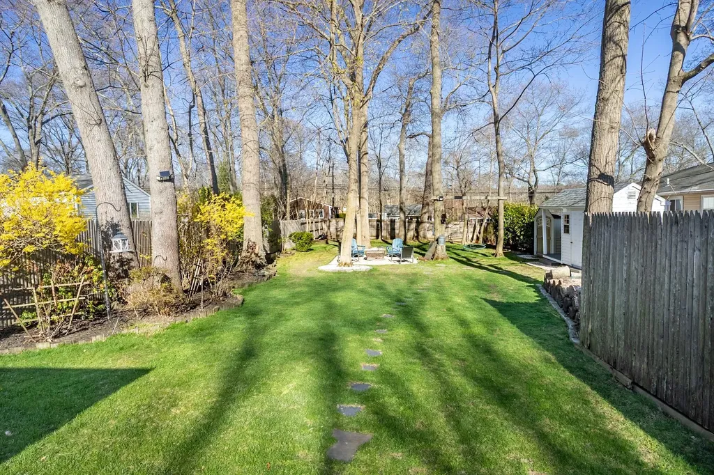 93 Wauwepex Trail Ridge NY 11961