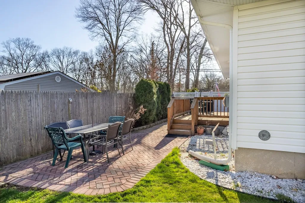 93 Wauwepex Trail Ridge NY 11961