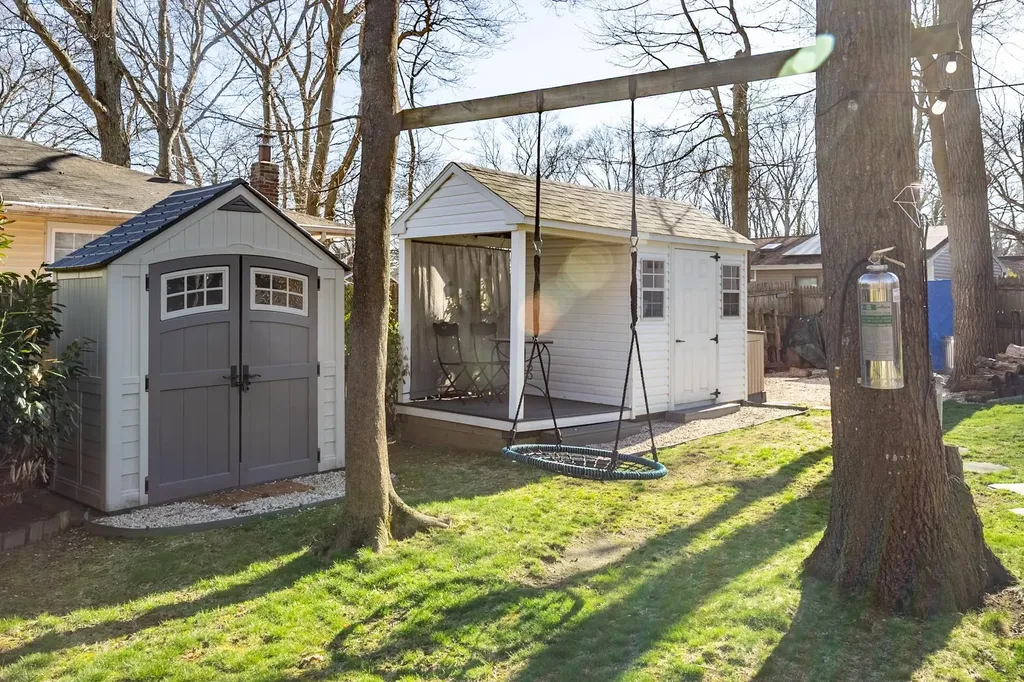 93 Wauwepex Trail Ridge NY 11961