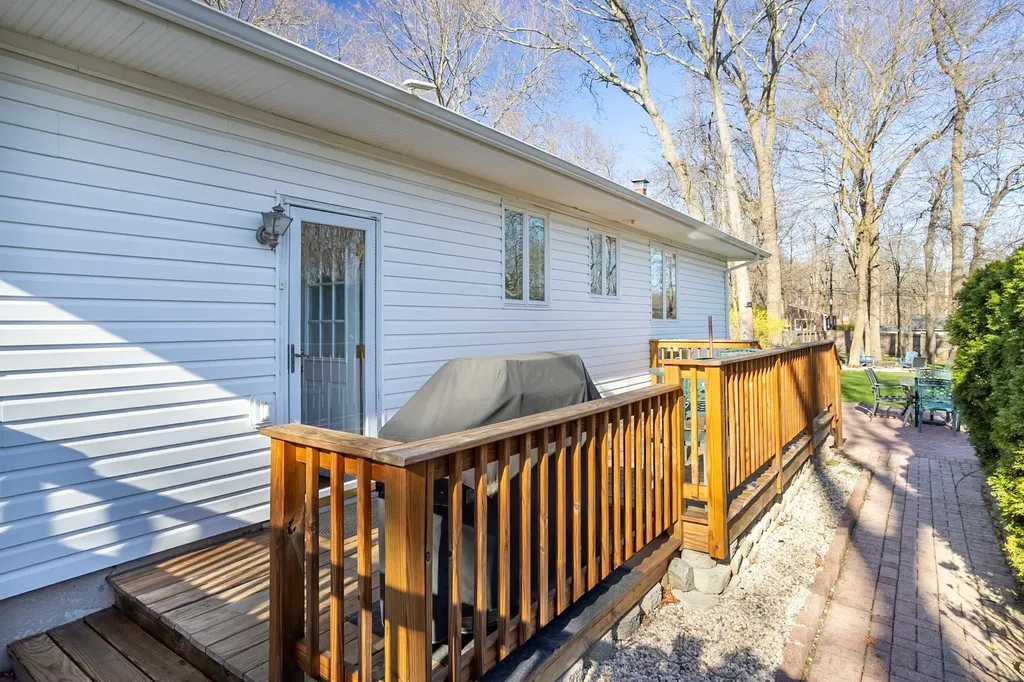 93 Wauwepex Trail Ridge NY 11961