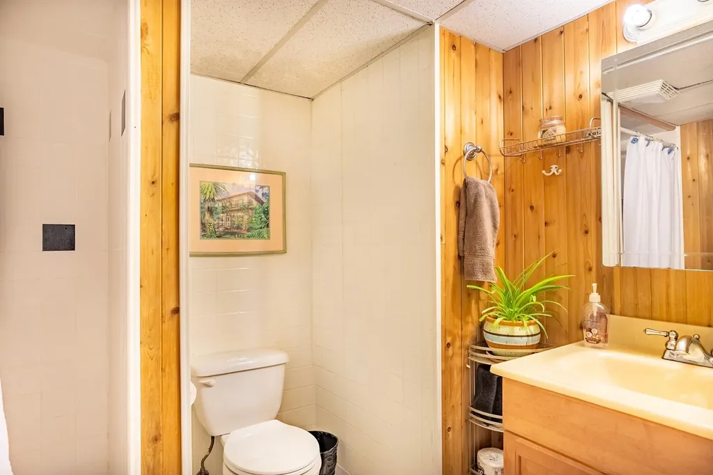 93 Wauwepex Trail Ridge NY 11961