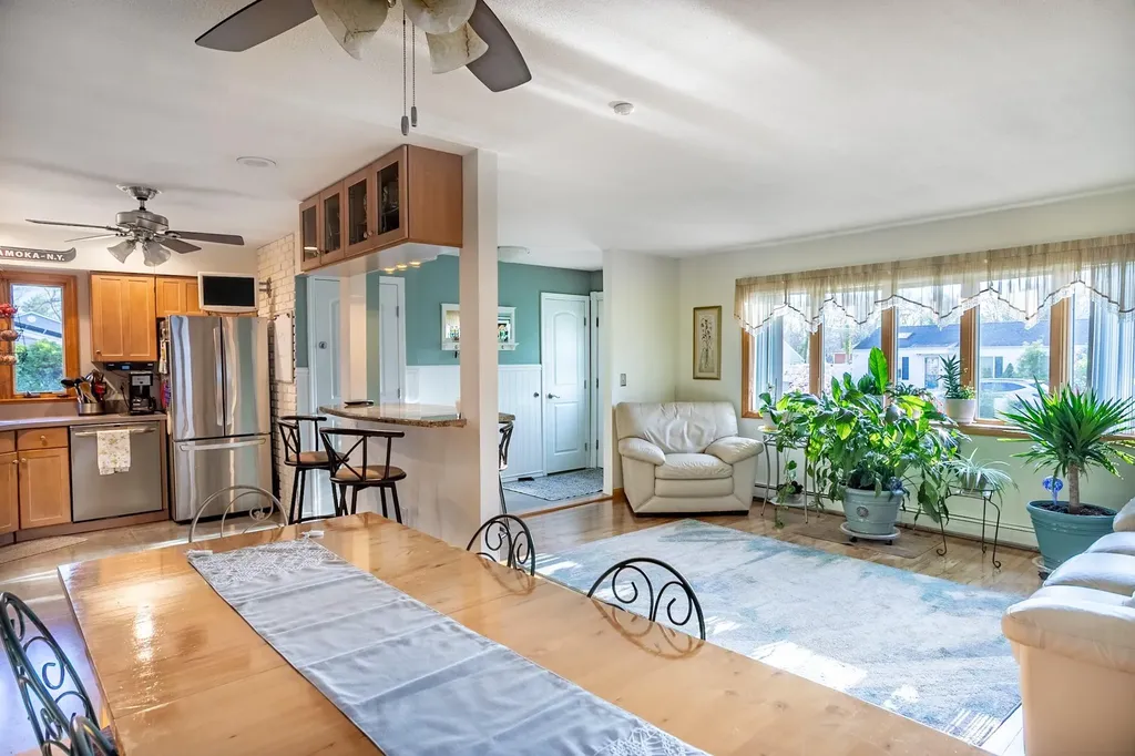 93 Wauwepex Trail Ridge NY 11961