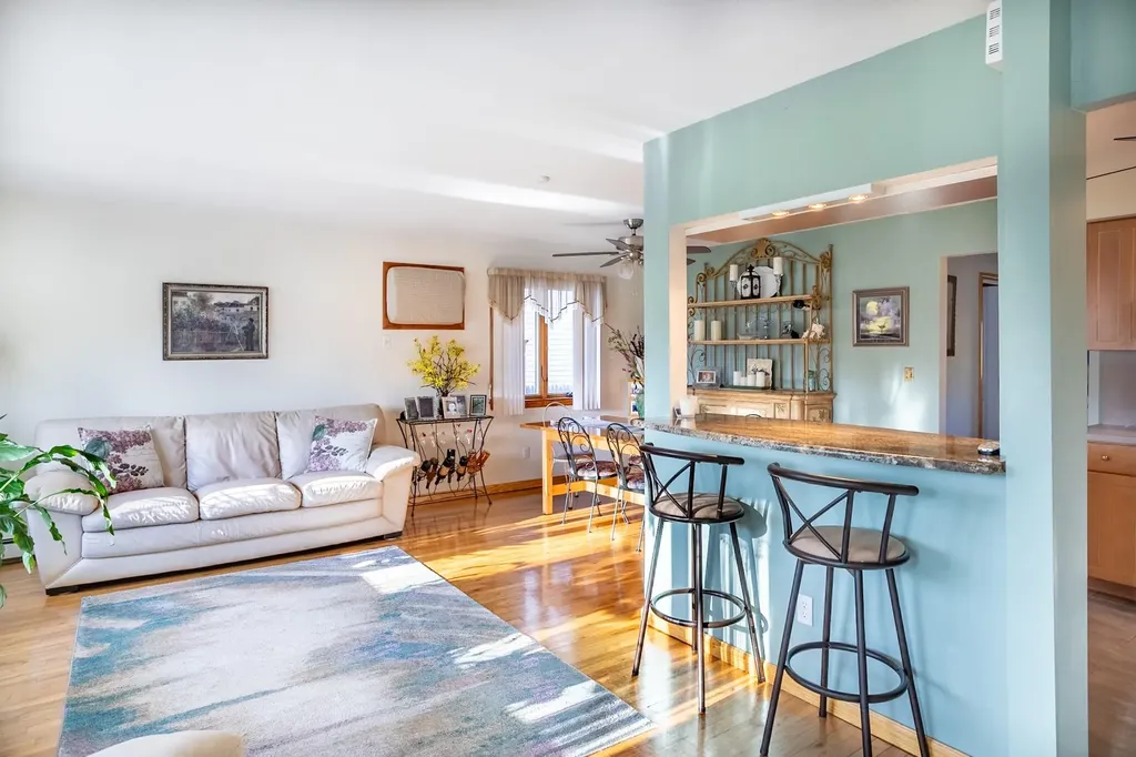 93 Wauwepex Trail Ridge NY 11961