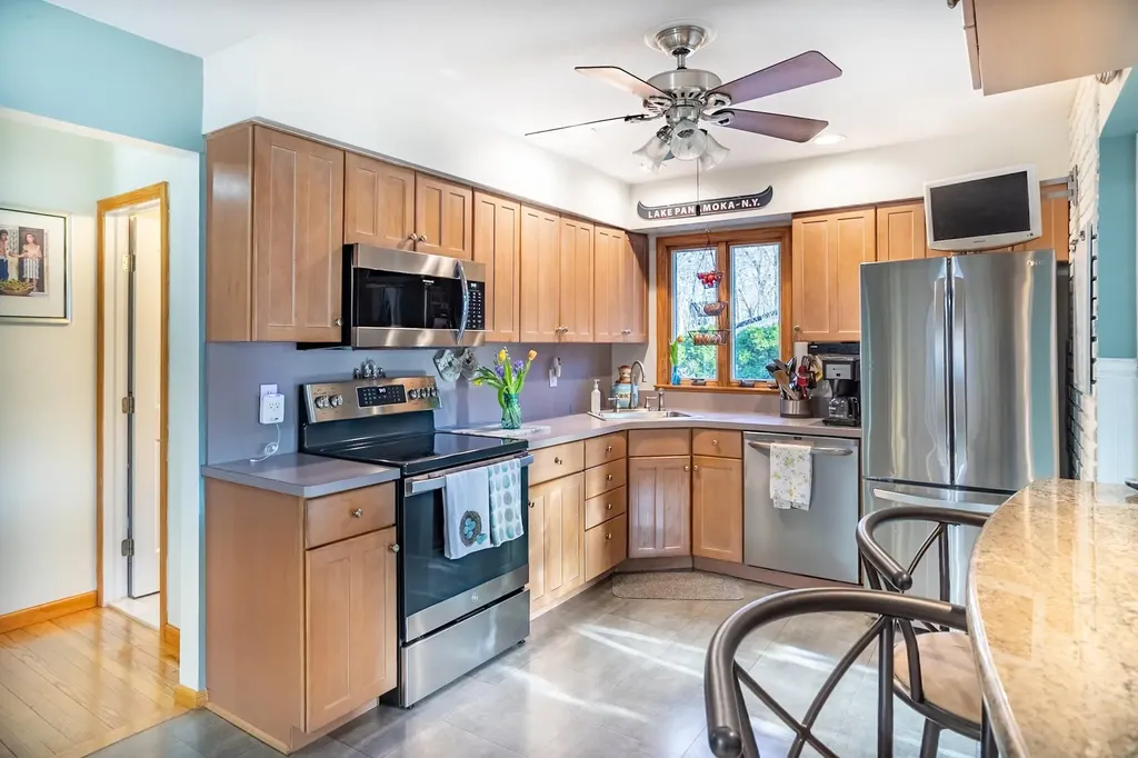 93 Wauwepex Trail Ridge NY 11961