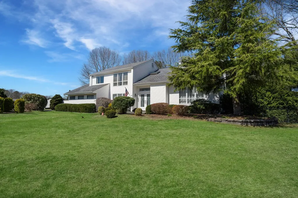 4 Scott Lane Manorville NY 11949