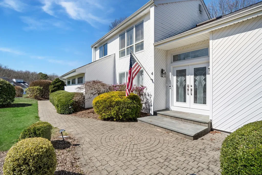 4 Scott Lane Manorville NY 11949