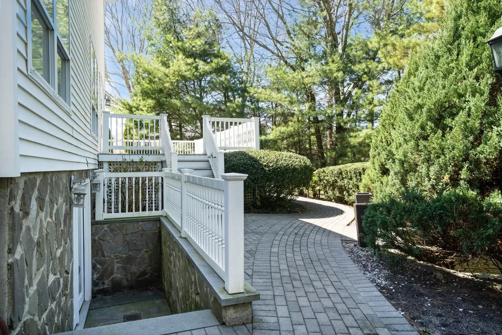 4 Scott Lane Manorville NY 11949