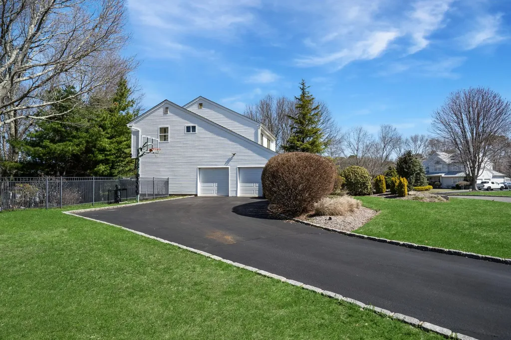 4 Scott Lane Manorville NY 11949