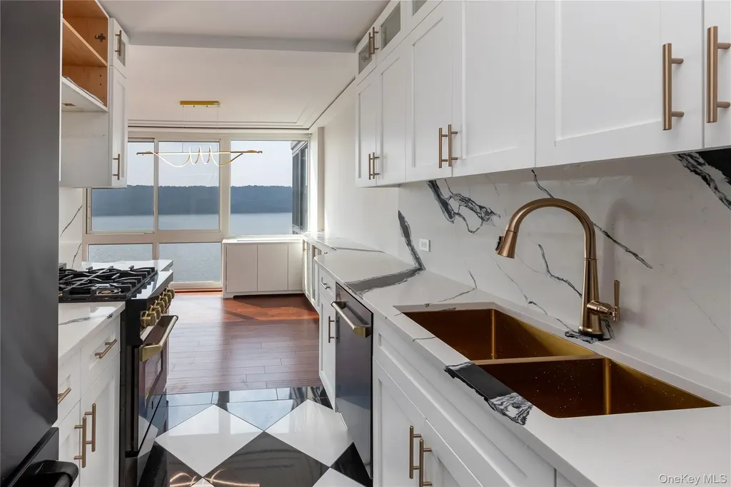2521 Palisade Avenue Bronx NY 10463