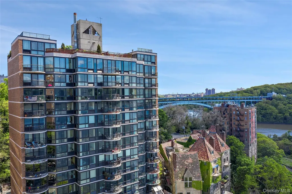 2521 Palisade Avenue Bronx NY 10463