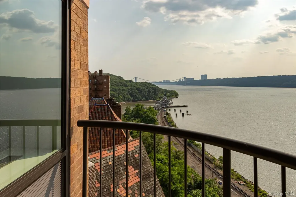 2521 Palisade Avenue Bronx NY 10463