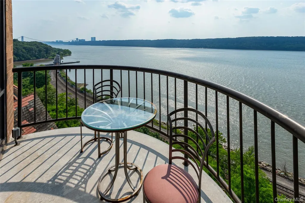 2521 Palisade Avenue Bronx NY 10463