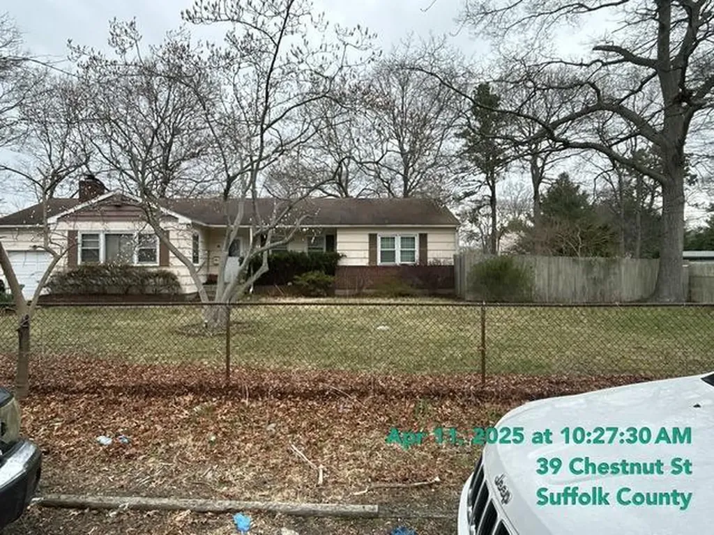 39 Chestnut Street Central Islip NY 11722