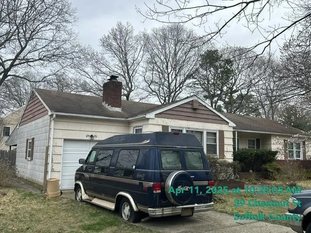 39 Chestnut Street Central Islip NY 11722