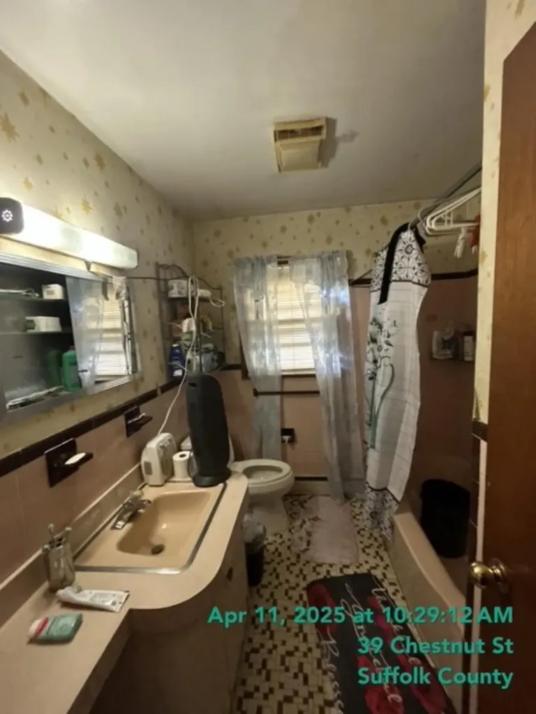 39 Chestnut Street Central Islip NY 11722