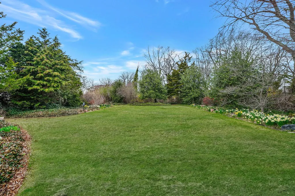17 W Walnut Street Islip NY 11751