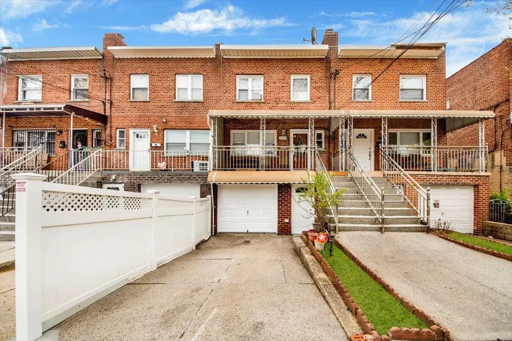 2559 Seymour Avenue Bronx NY 10469