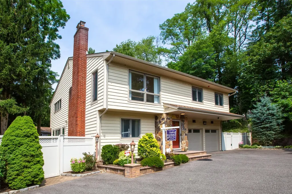 201 Woodbury Road Oyster Bay NY 11797