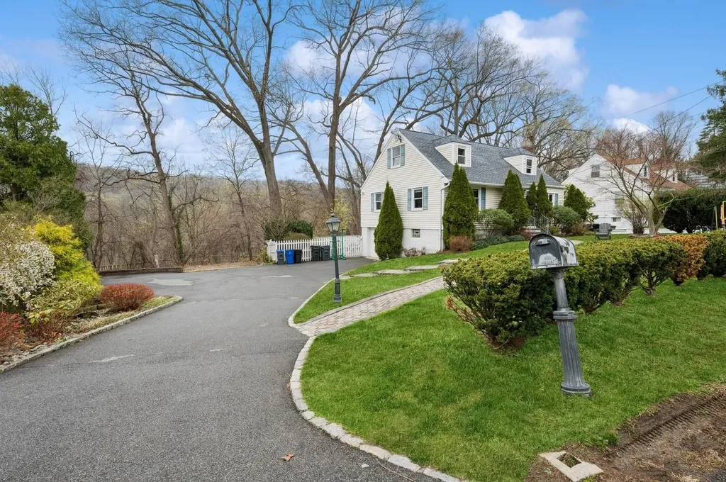 1164 Dobbs Ferry Road White Plains NY 10607