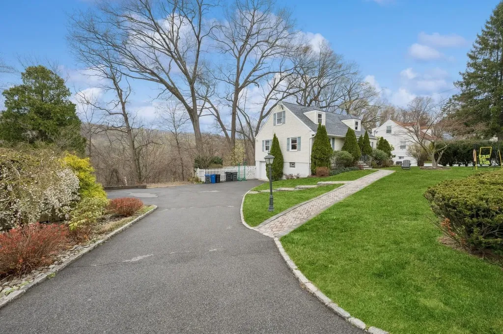 1164 Dobbs Ferry Road White Plains NY 10607