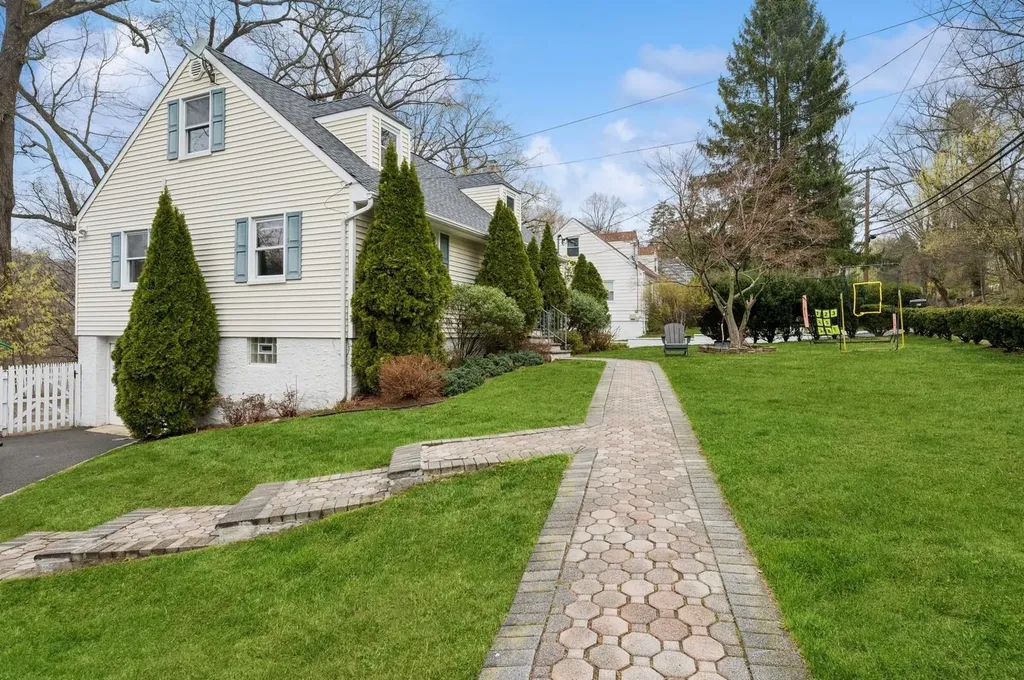 1164 Dobbs Ferry Road White Plains NY 10607