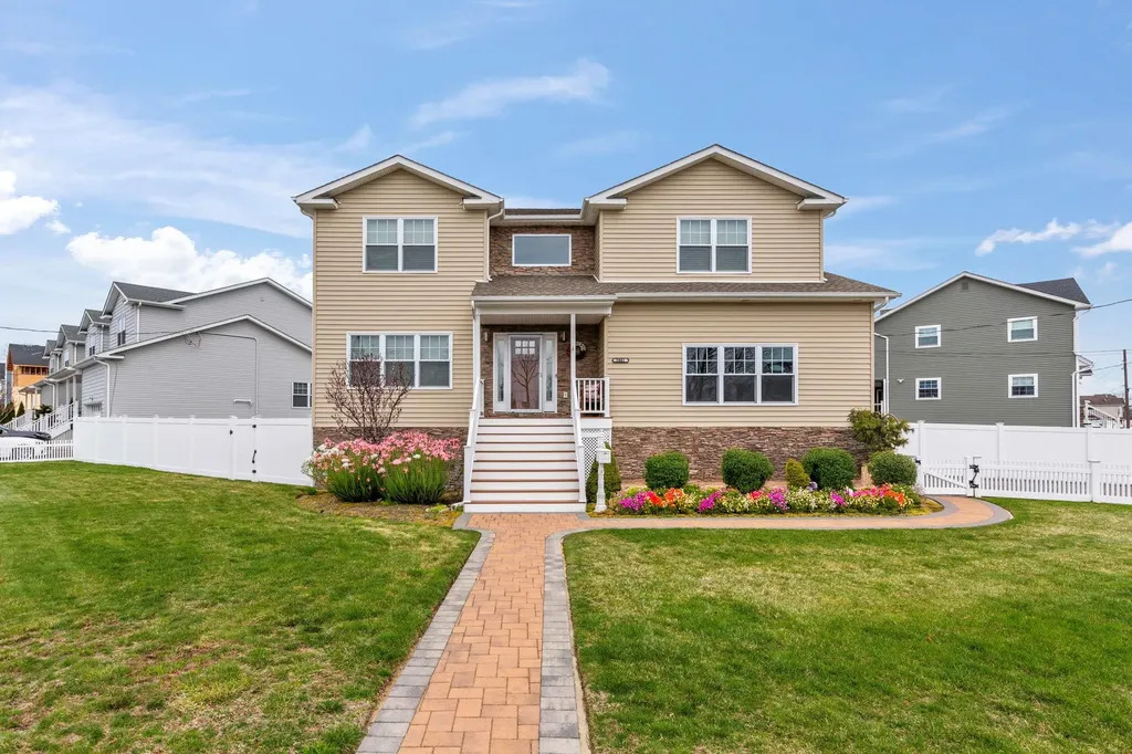 2465 Adler Court Seaford NY 11783