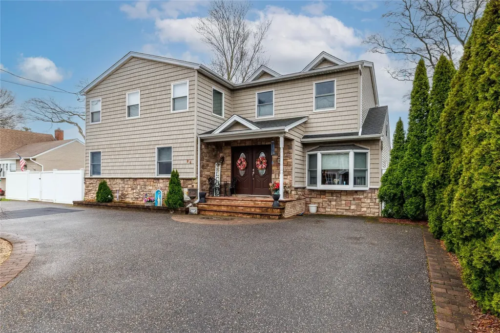 94 New Hampshire Avenue Oyster Bay NY 11758