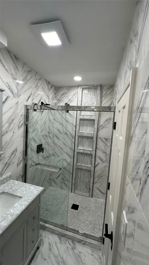 6266 60th Road Maspeth NY 11378