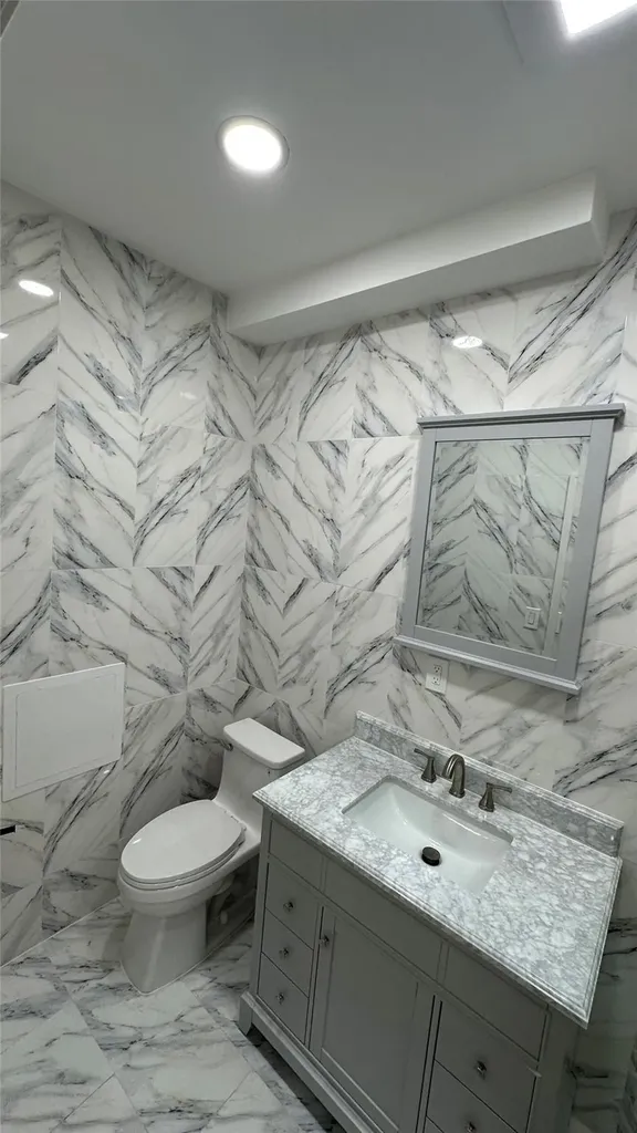 6266 60th Road Maspeth NY 11378
