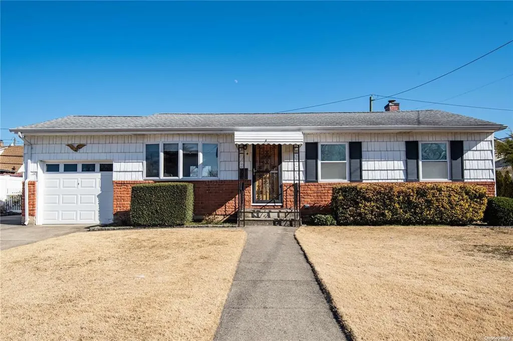 4 Roy Avenue Oyster Bay NY 11801