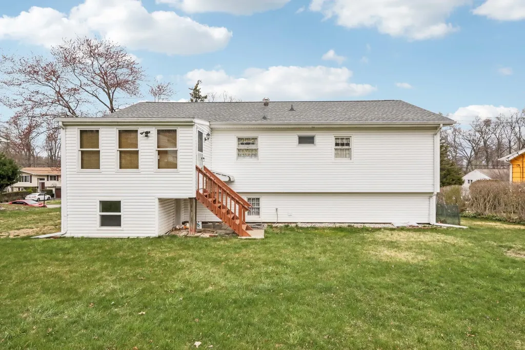 32 Harmony Road Spring Valley NY 10977