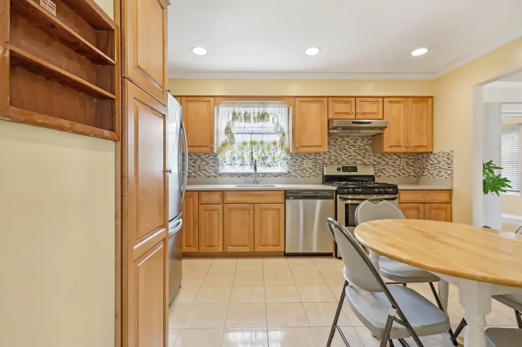 32 Harmony Road Spring Valley NY 10977