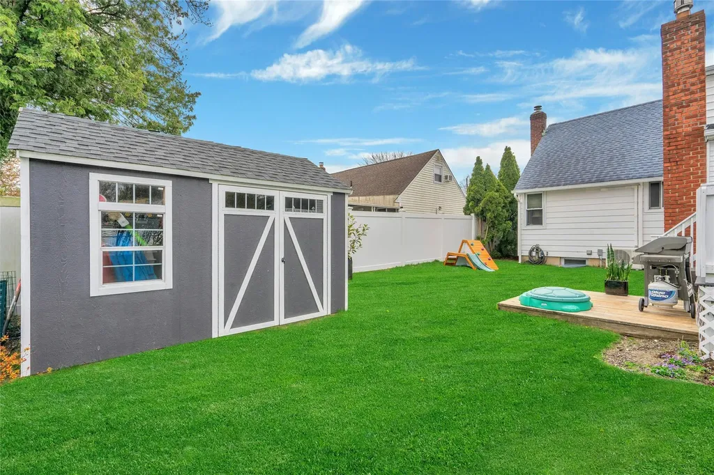 90 S Windhorst Avenue Bethpage NY 11714