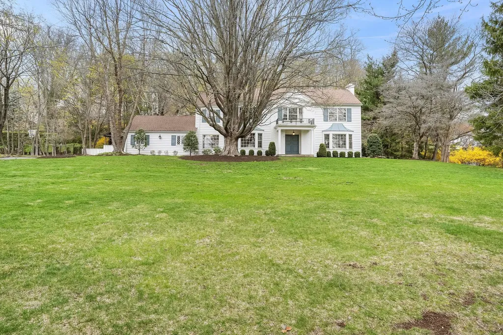 23 Round Hill Road Chappaqua NY 10514