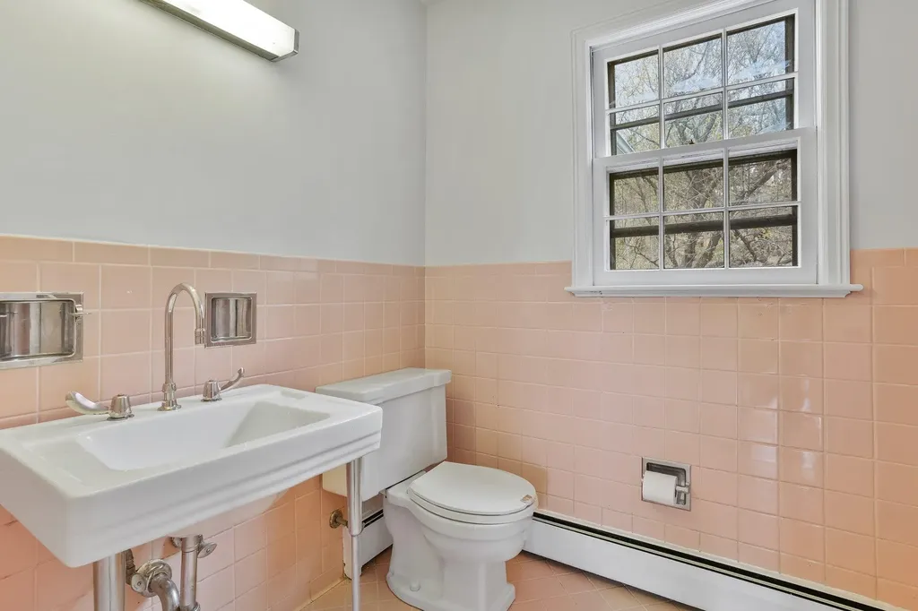 23 Round Hill Road Chappaqua NY 10514