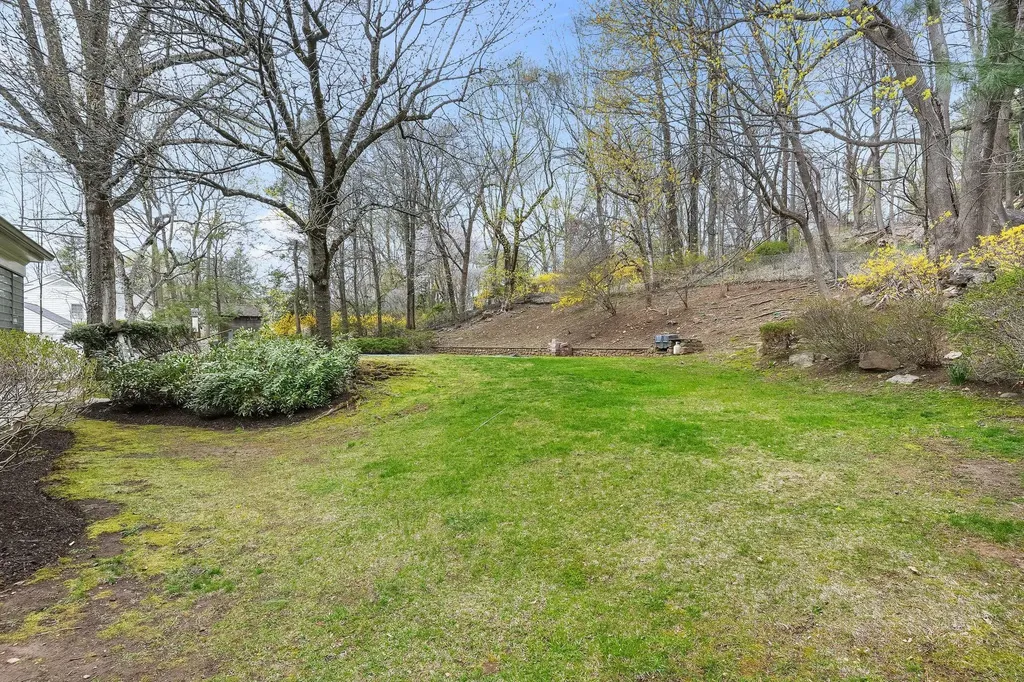 23 Round Hill Road Chappaqua NY 10514