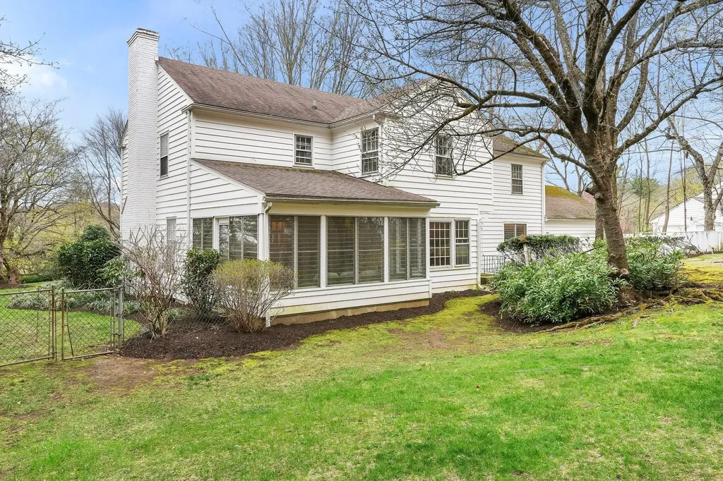 23 Round Hill Road Chappaqua NY 10514