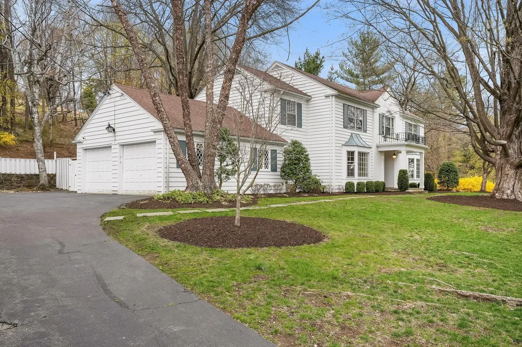 23 Round Hill Road Chappaqua NY 10514