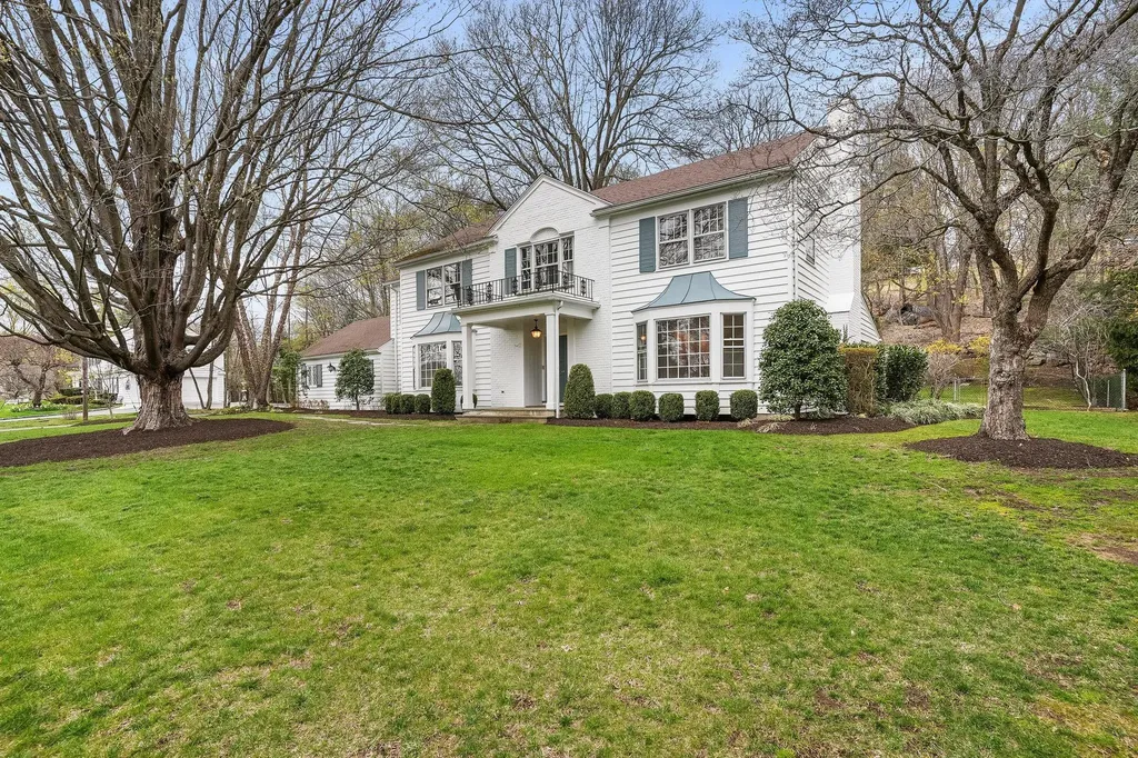 23 Round Hill Road Chappaqua NY 10514