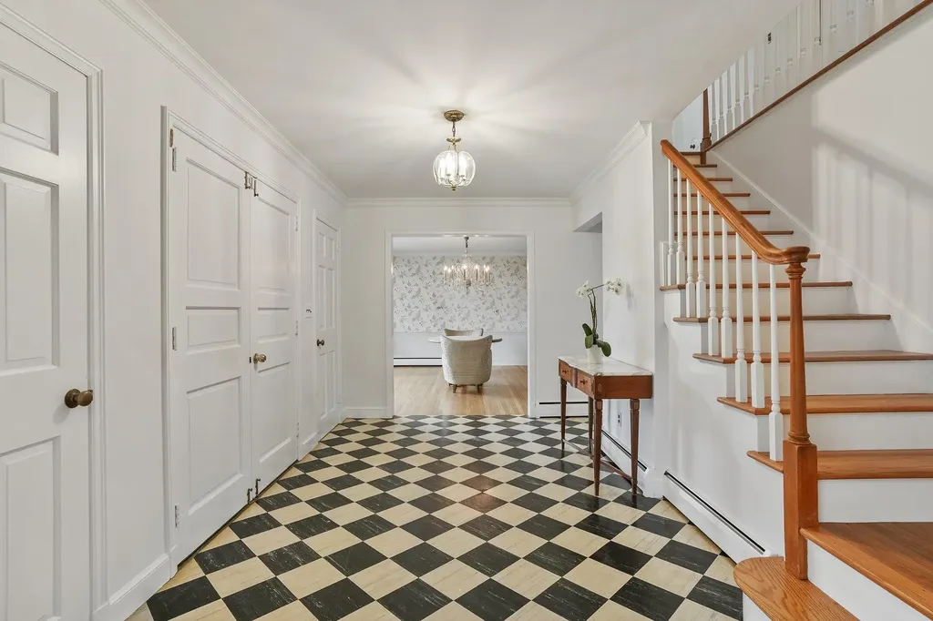 23 Round Hill Road Chappaqua NY 10514