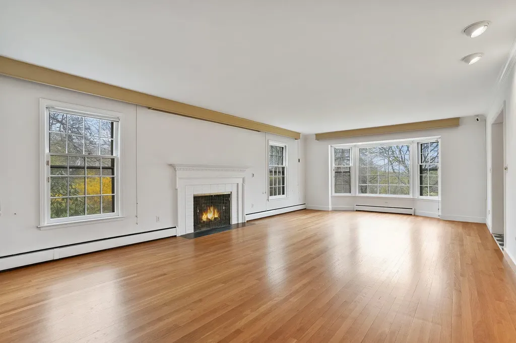 23 Round Hill Road Chappaqua NY 10514
