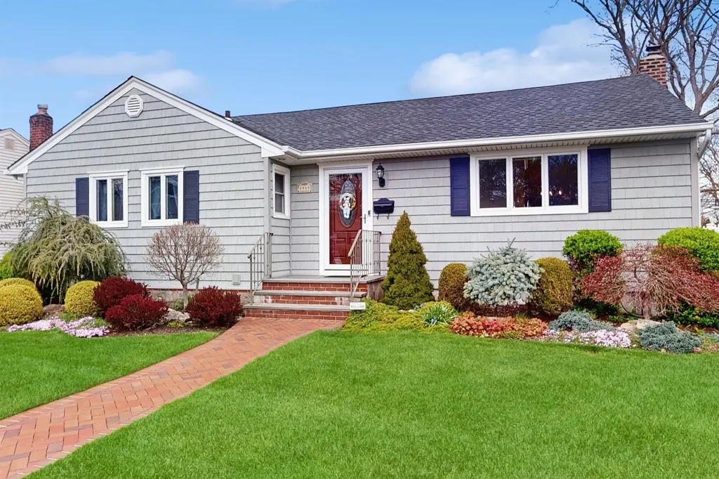 3989 Worthmor Drive Seaford NY 11783
