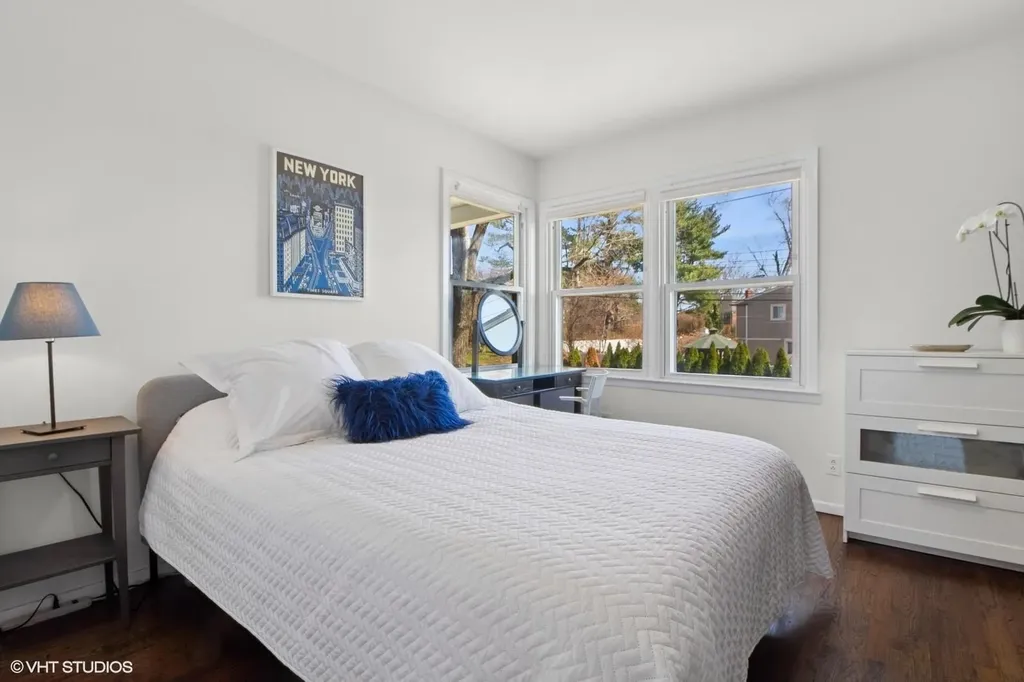 24 Windsor Oval New Rochelle NY 10805