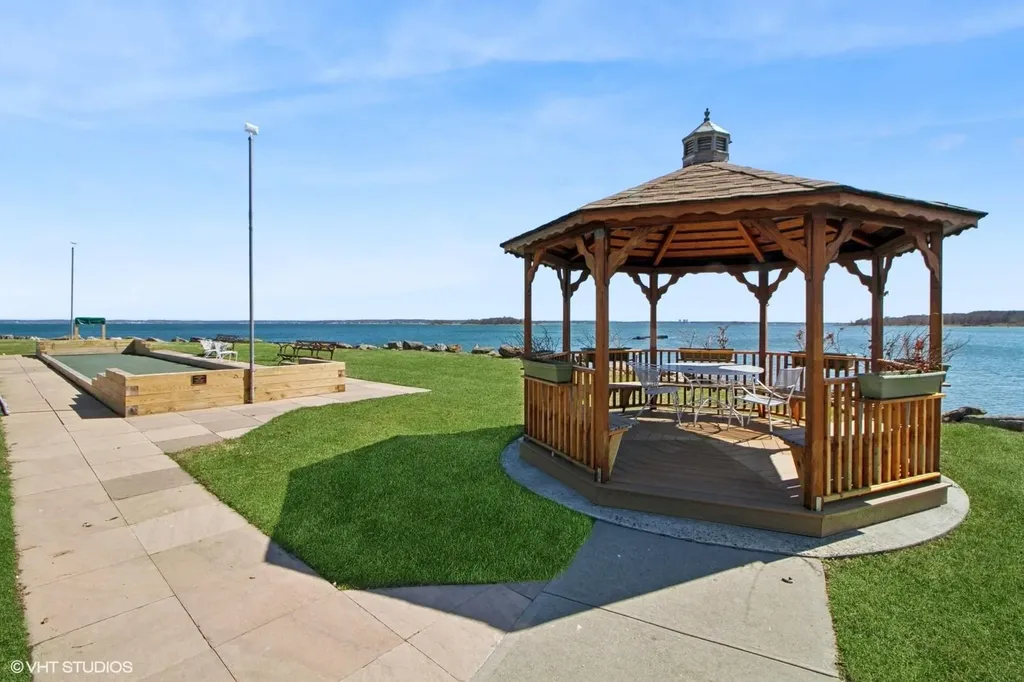 24 Windsor Oval New Rochelle NY 10805