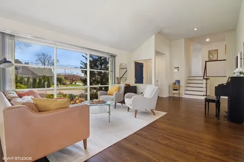 24 Windsor Oval New Rochelle NY 10805