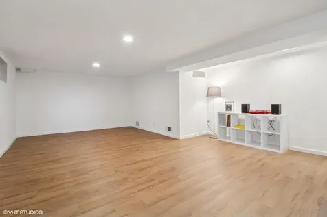 24 Windsor Oval New Rochelle NY 10805