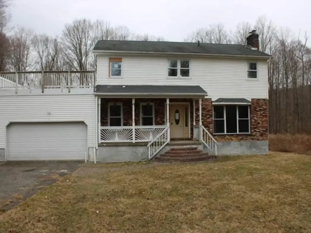 27 Nathan Hale Drive East Fishkill NY 12582