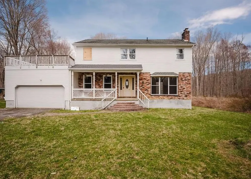 27 Nathan Hale Drive Stormville NY 12582